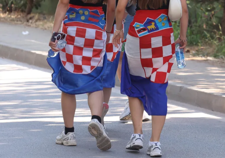 Pogledajte atmosferu u &Scaron;ibeniku uoči Thompsonova koncerta: Stvaraju se gužve