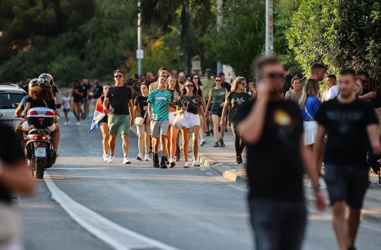 Pogledajte atmosferu u &Scaron;ibeniku uoči Thompsonova koncerta: Stvaraju se gužve