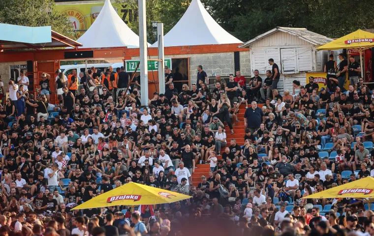 Pogledajte atmosferu u &Scaron;ibeniku uoči Thompsonova koncerta: Stvaraju se gužve
