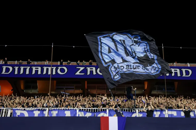 Pogledajte &scaron;to su igrači Dinama napravili nakon 'petarde' na Maksimiru