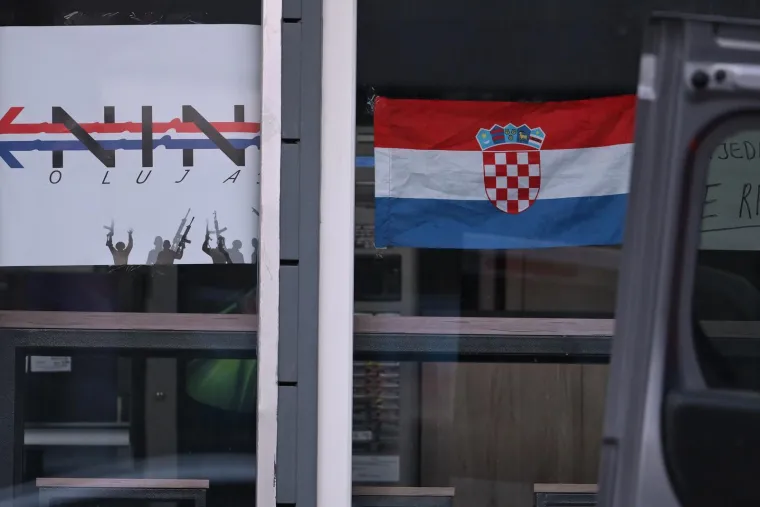 Ovako izgleda Knin danas: Grad ispunile zastave, branitelji i tisuće posjetitelja