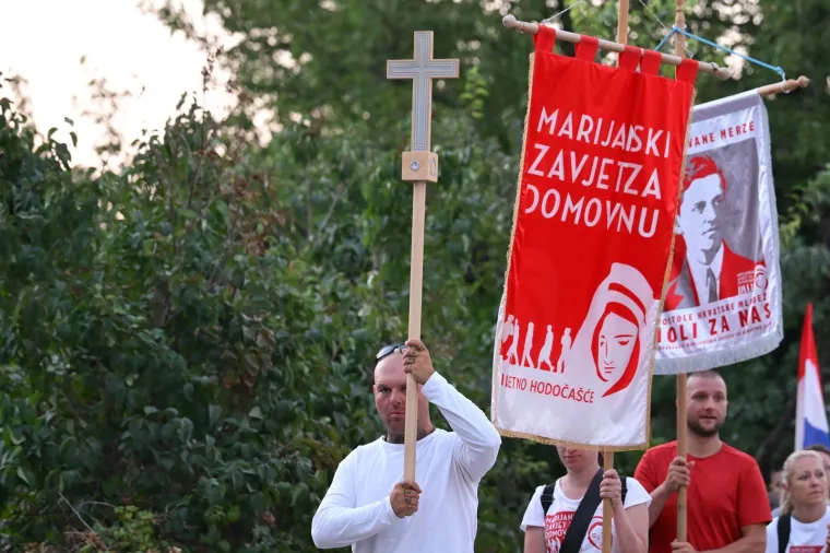 Ovako izgleda Knin danas: Grad ispunile zastave, branitelji i tisuće posjetitelja