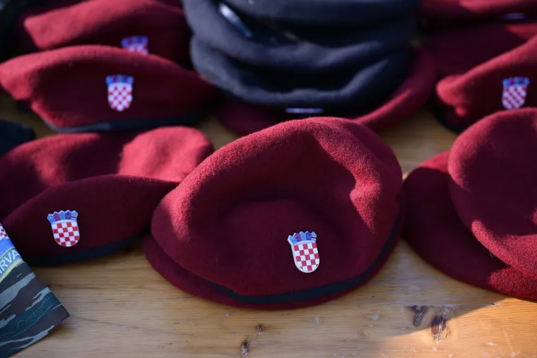 Ovako izgleda Knin danas: Grad ispunile zastave, branitelji i tisuće posjetitelja