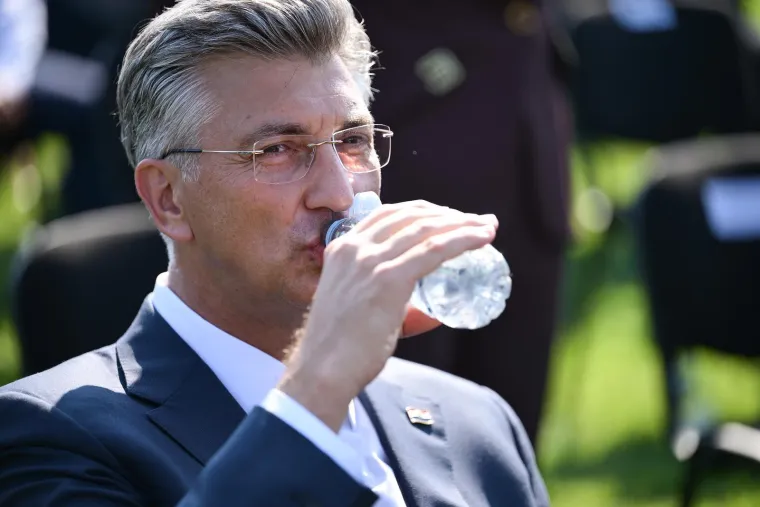 Pogledajte susret Milanovića i Plenkovića: Nisu se ni rukovali? Evo tko sjedi između njih