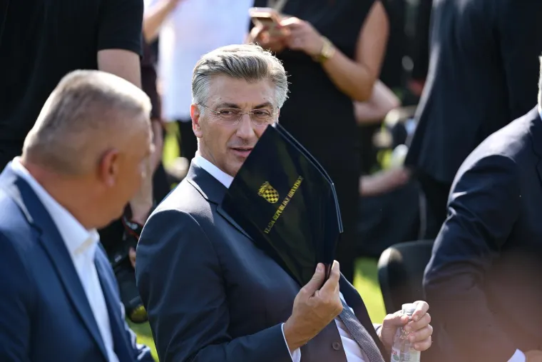 Pogledajte susret Milanovića i Plenkovića: Nisu se ni rukovali? Evo tko sjedi između njih