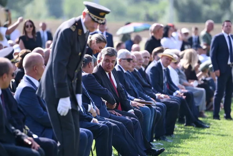 Pogledajte susret Milanovića i Plenkovića: Nisu se ni rukovali? Evo tko sjedi između njih