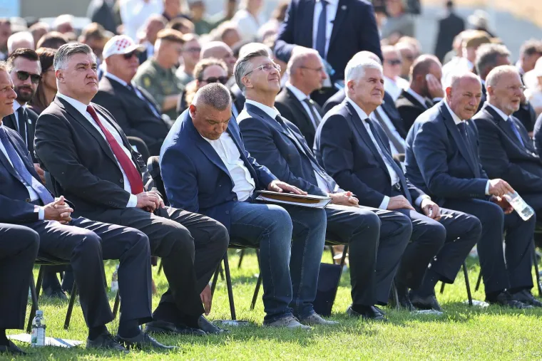 Pogledajte susret Milanovića i Plenkovića: Nisu se ni rukovali? Evo tko sjedi između njih