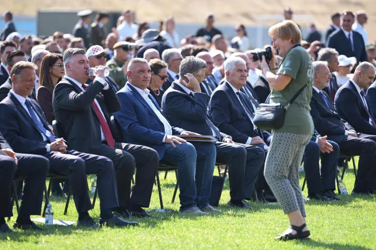 Pogledajte susret Milanovića i Plenkovića: Nisu se ni rukovali? Evo tko sjedi između njih