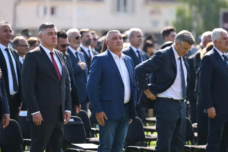 Pogledajte susret Milanovića i Plenkovića: Nisu se ni rukovali? Evo tko sjedi između njih