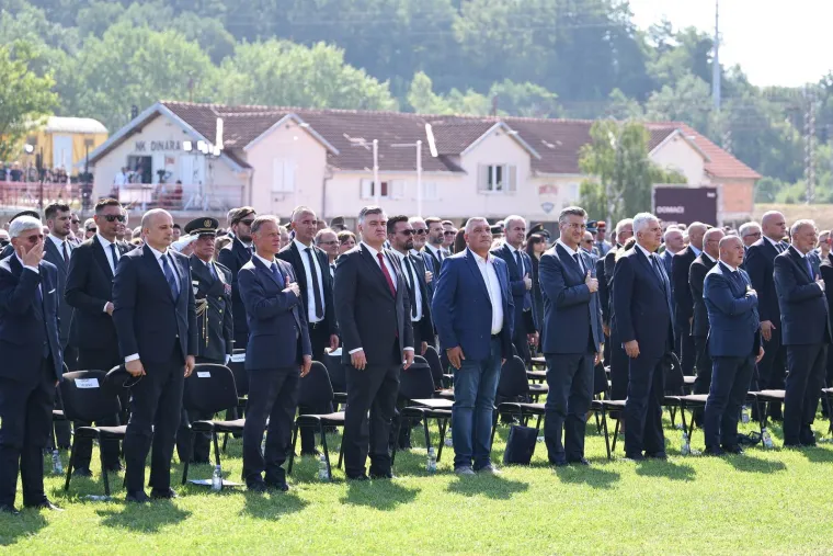 Pogledajte susret Milanovića i Plenkovića: Nisu se ni rukovali? Evo tko sjedi između njih
