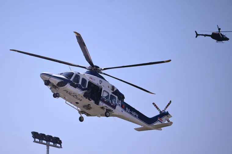 Spektakularni prizori na nebu iznad Knina: Vojska i policija demonstrirali svoju moć