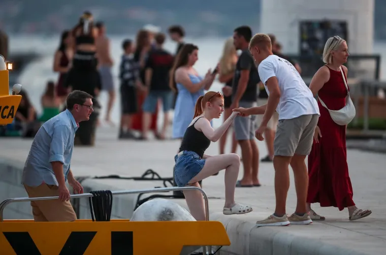 Misteriozna crnka osvojila Zadar: Pogledajte prizore u samom srcu sezone