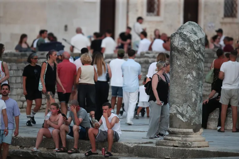 Misteriozna crnka osvojila Zadar: Pogledajte prizore u samom srcu sezone