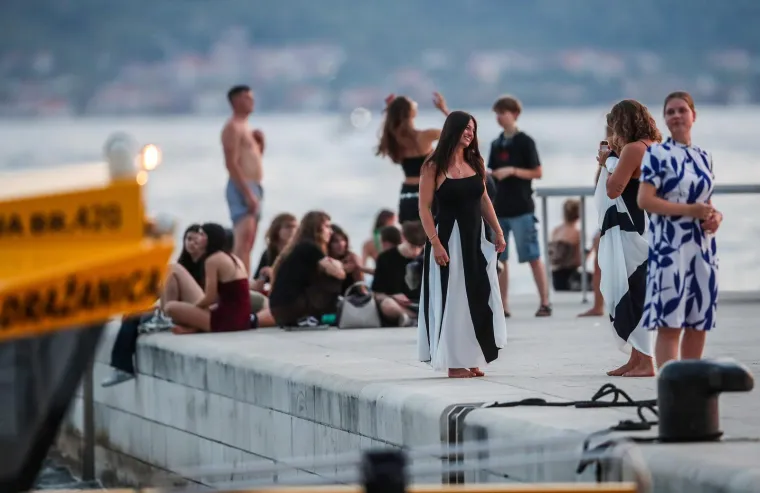 Misteriozna crnka osvojila Zadar: Pogledajte prizore u samom srcu sezone