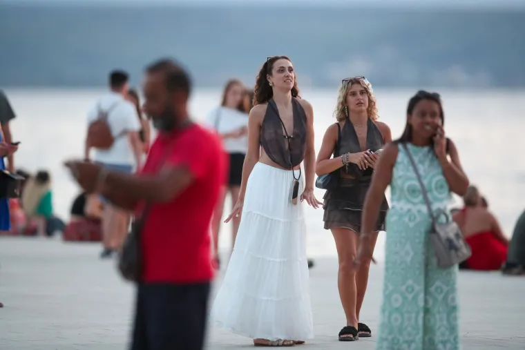 Misteriozna crnka osvojila Zadar: Pogledajte prizore u samom srcu sezone