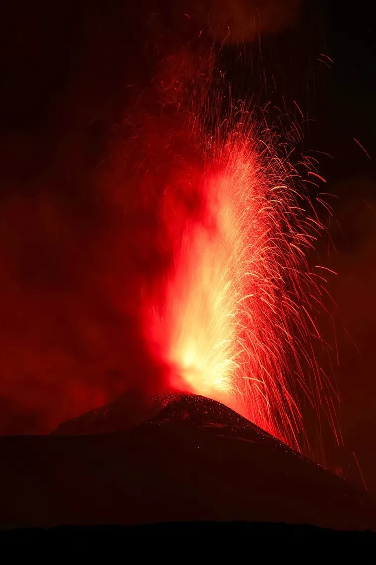 Priroda pokazala moć: Pogledajte noćnu erupciju najvećeg europskog vulkana
