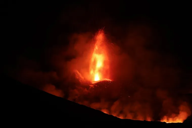 Priroda pokazala moć: Pogledajte noćnu erupciju najvećeg europskog vulkana