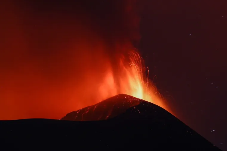 Priroda pokazala moć: Pogledajte noćnu erupciju najvećeg europskog vulkana