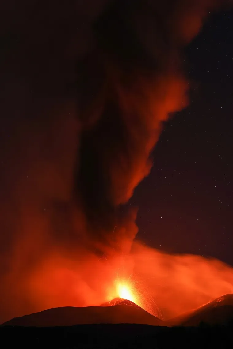Priroda pokazala moć: Pogledajte noćnu erupciju najvećeg europskog vulkana