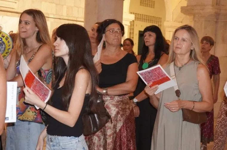 Ne &scaron;etaju samo Stradunom, već i na izložbe idu: Ljepotice okupirale palaču Sponza
