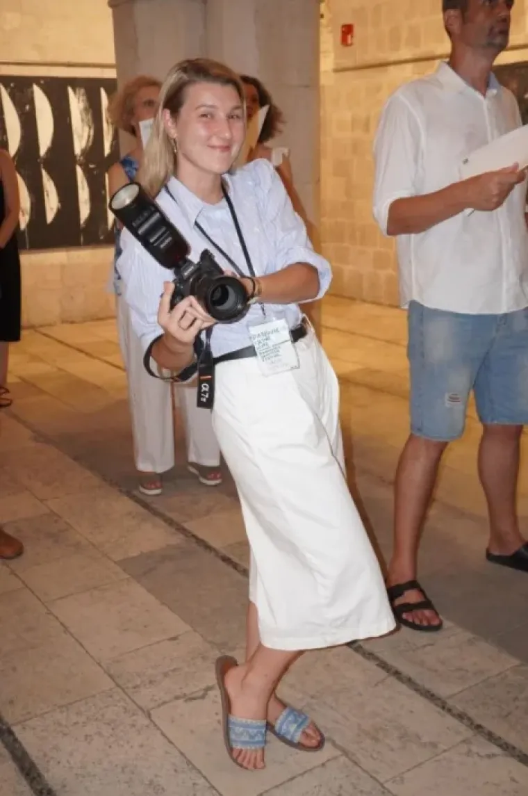 Ne &scaron;etaju samo Stradunom, već i na izložbe idu: Ljepotice okupirale palaču Sponza
