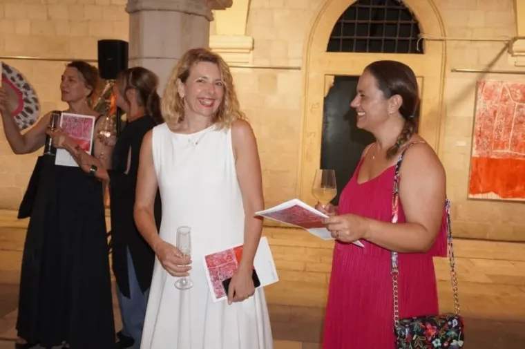 Ne &scaron;etaju samo Stradunom, već i na izložbe idu: Ljepotice okupirale palaču Sponza