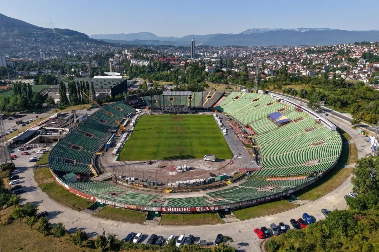 Nakon tri Merlinova koncerta, travnjak je katastrofalan: Klub se seli, navijači bojkotiraju
