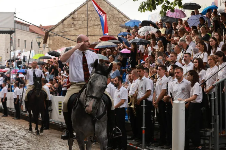 Interventni policajac osvojio Baru: Dramatična zavr&scaron;nica trajala do mraka
