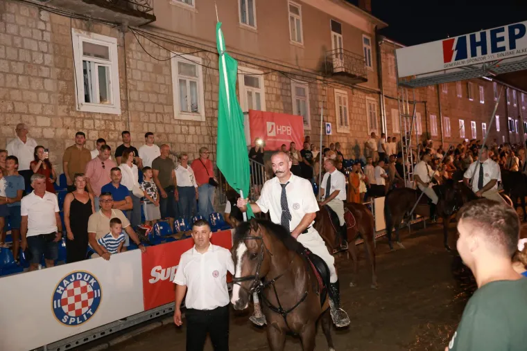 Interventni policajac osvojio Baru: Dramatična zavr&scaron;nica trajala do mraka
