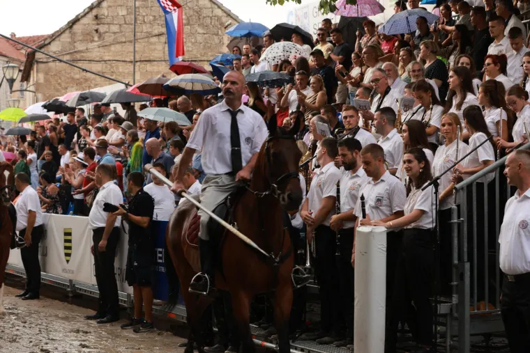 Interventni policajac osvojio Baru: Dramatična zavr&scaron;nica trajala do mraka