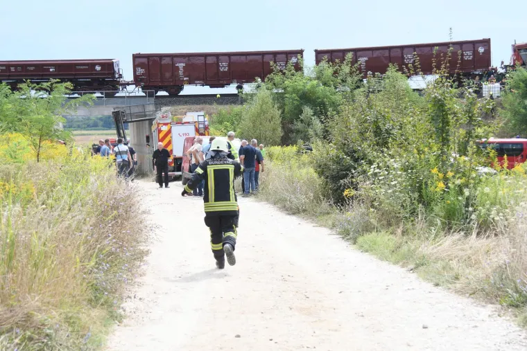 Putnički vlak smrskan nakon sudara s teretnim: Pogledajte prizore s mjesta nesreće
