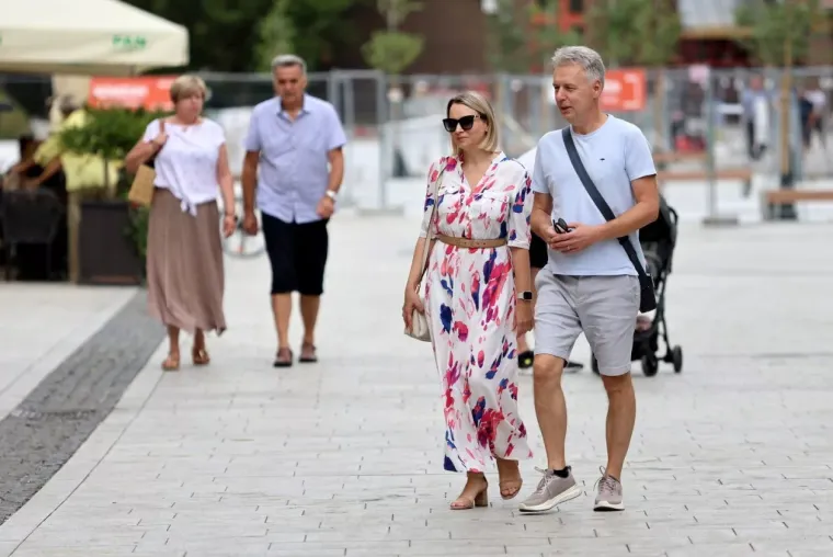 Dama zaraznog osmijeha i nebesko plavih pramenova unijela vedrinu u tmurni Čakovec