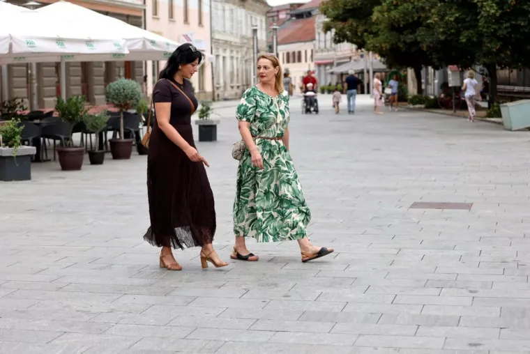 Dama zaraznog osmijeha i nebesko plavih pramenova unijela vedrinu u tmurni Čakovec