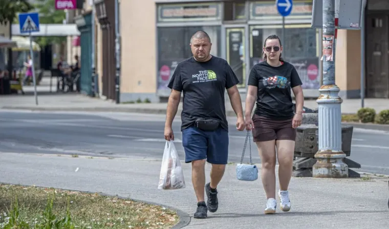 Karlovačke ulice pune čak i po vrućinama: A ove dvije 'rolerice' u minjacima ukrale sve poglede