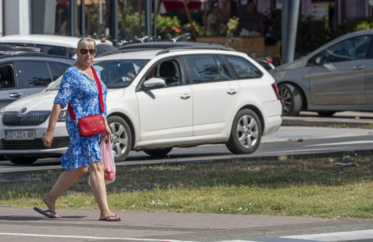 Karlovačke ulice pune čak i po vrućinama: A ove dvije 'rolerice' u minjacima ukrale sve poglede
