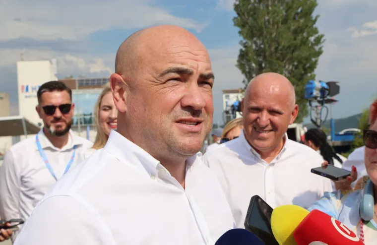 Politička krema na Neretvi: Pogledajte tko je sve s Plenkovićem stigao na Maraton lađa