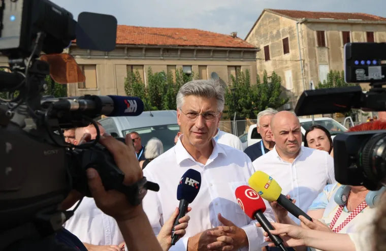 Politička krema na Neretvi: Pogledajte tko je sve s Plenkovićem stigao na Maraton lađa