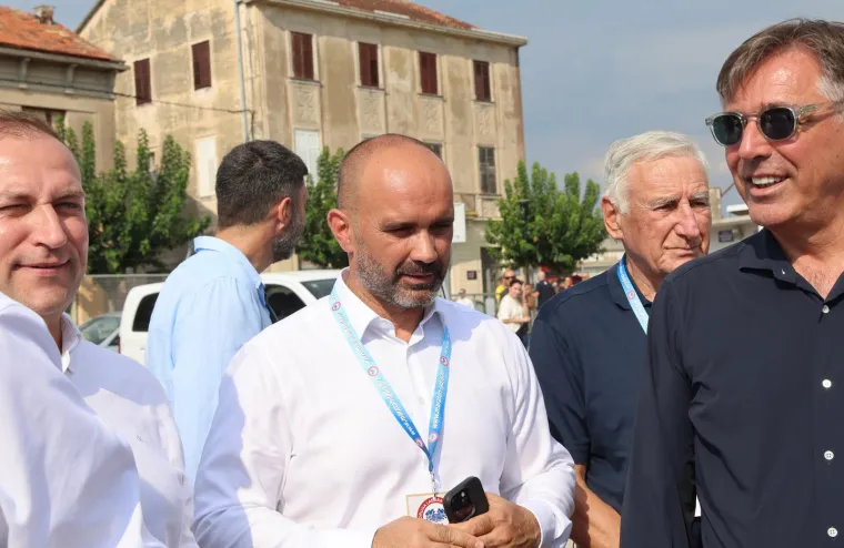 Politička krema na Neretvi: Pogledajte tko je sve s Plenkovićem stigao na Maraton lađa