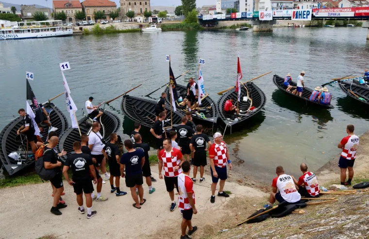 Politička krema na Neretvi: Pogledajte tko je sve s Plenkovićem stigao na Maraton lađa