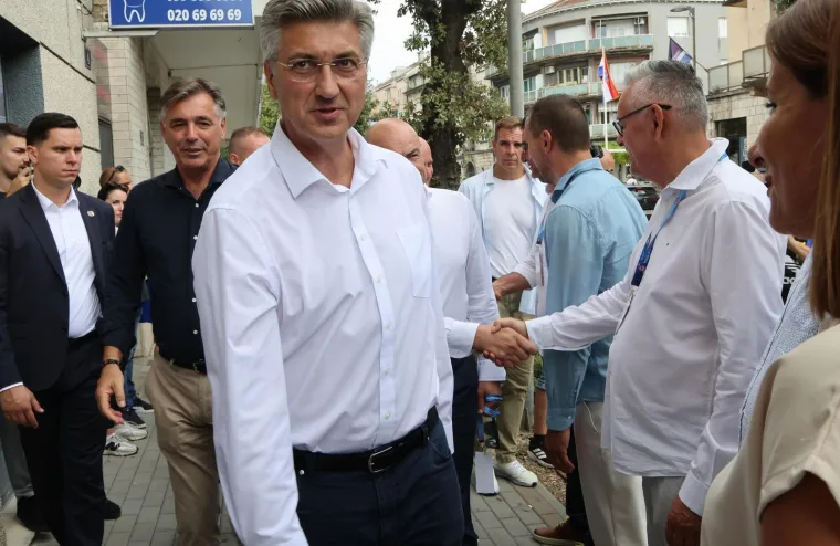 Politička krema na Neretvi: Pogledajte tko je sve s Plenkovićem stigao na Maraton lađa