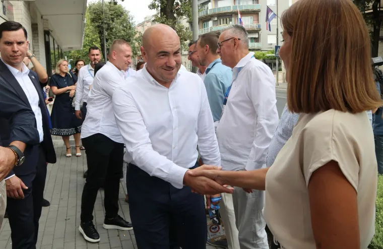 Politička krema na Neretvi: Pogledajte tko je sve s Plenkovićem stigao na Maraton lađa