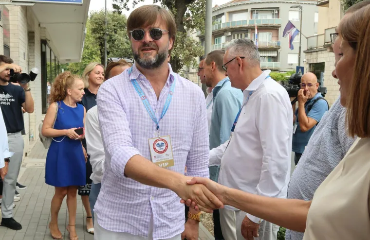 Politička krema na Neretvi: Pogledajte tko je sve s Plenkovićem stigao na Maraton lađa