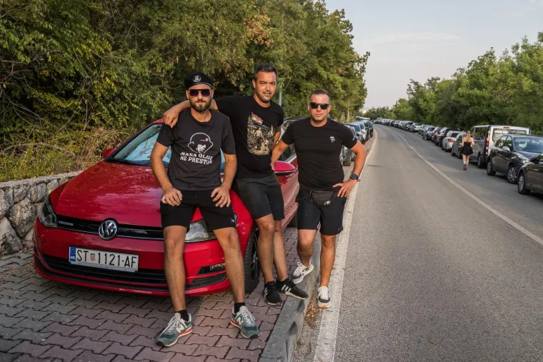 Imotski uoči Thompsonova koncerta prepun obožavatelja: Pjevač stigao na stadion Gospin dolac