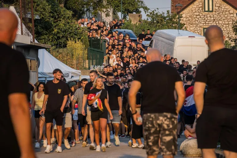 Imotski uoči Thompsonova koncerta prepun obožavatelja: Pjevač stigao na stadion Gospin dolac