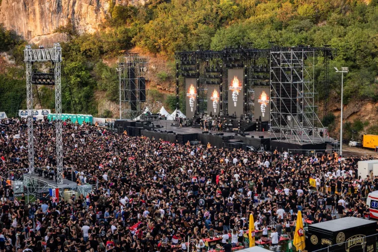 Imotski uoči Thompsonova koncerta prepun obožavatelja: Pjevač stigao na stadion Gospin dolac