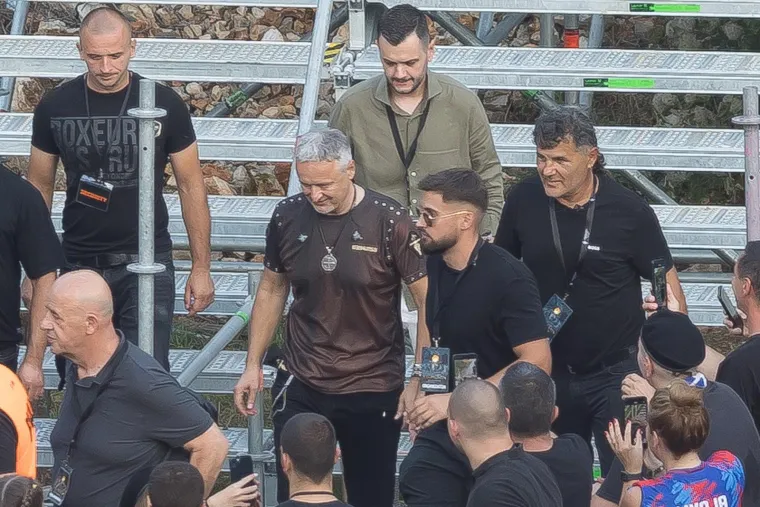 Imotski uoči Thompsonova koncerta prepun obožavatelja: Pjevač stigao na stadion Gospin dolac