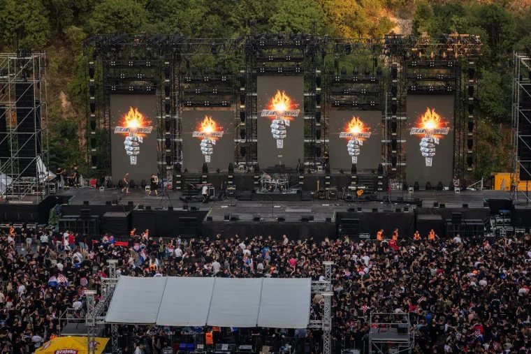 Imotski uoči Thompsonova koncerta prepun obožavatelja: Pjevač stigao na stadion Gospin dolac