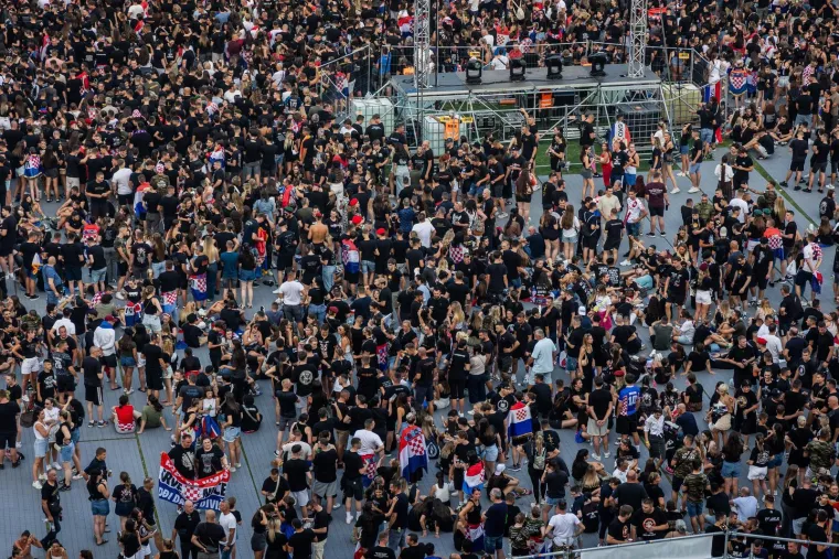 Imotski uoči Thompsonova koncerta prepun obožavatelja: Pjevač stigao na stadion Gospin dolac