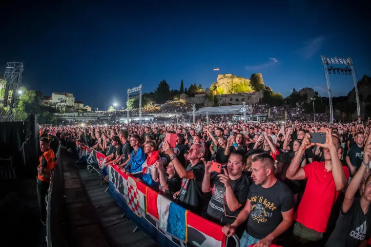 Spektakularne scene: Pogledajte atmosferu s Thompsonovog koncerta u Imotskom