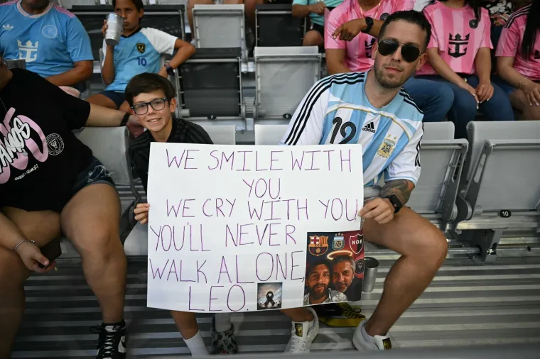 Utučeni Messi vratio se u domovinu pokopati oca, evo gdje je prvo oti&scaron;ao: 'Ne postoje riječi...'